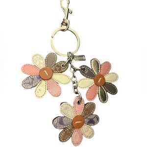 COACH leather Flower Cluster Daisy Clip on Charm Key Chain Key Fob NEW